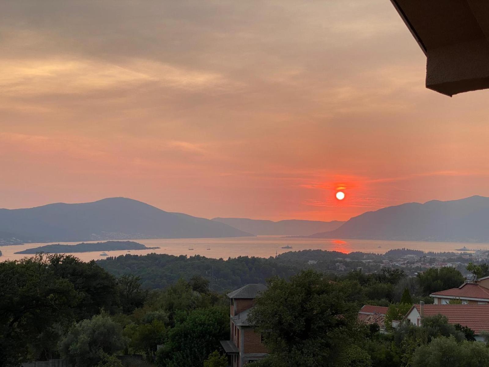 Apartmani Popovic V&A Tivat Exterior photo